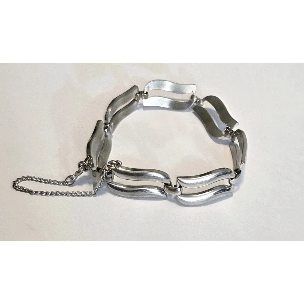 Vintage MONET Wavy‎ Link Silver Tone Bracelet Safety Chain 7